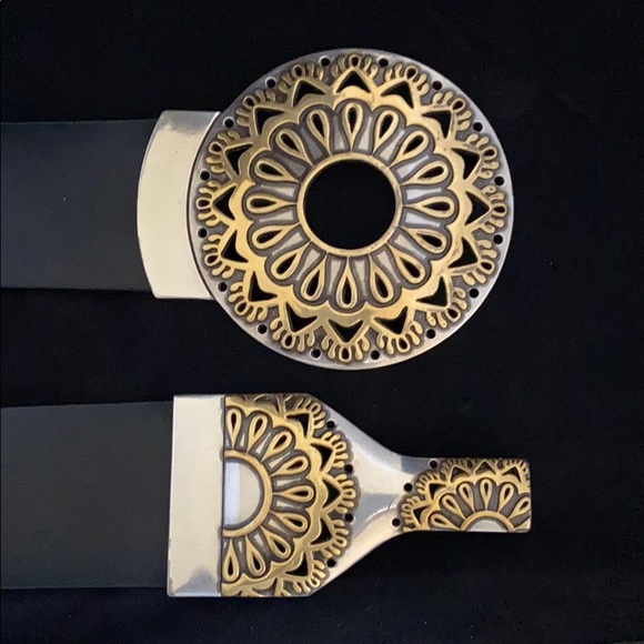 Circular FlowerDesign Buckle Hook Closure Belt. main image 5